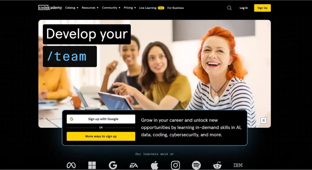Codecademy : Landing page de Codecademy, exemple de conversion basée sur le résultat final, avec les logos des employeurs tech.